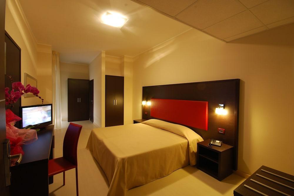 Grand Hotel Adriatico Montesilvano Bagian luar foto