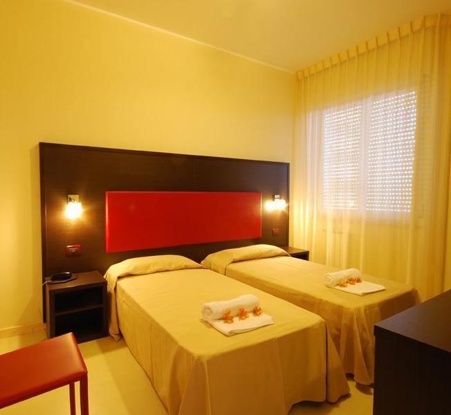 Grand Hotel Adriatico Montesilvano Bagian luar foto