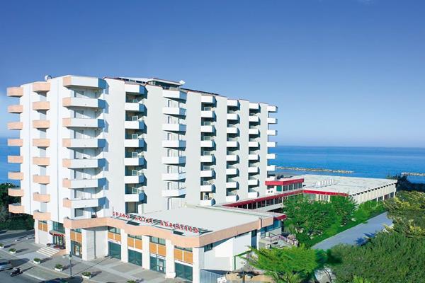 Grand Hotel Adriatico Montesilvano Bagian luar foto