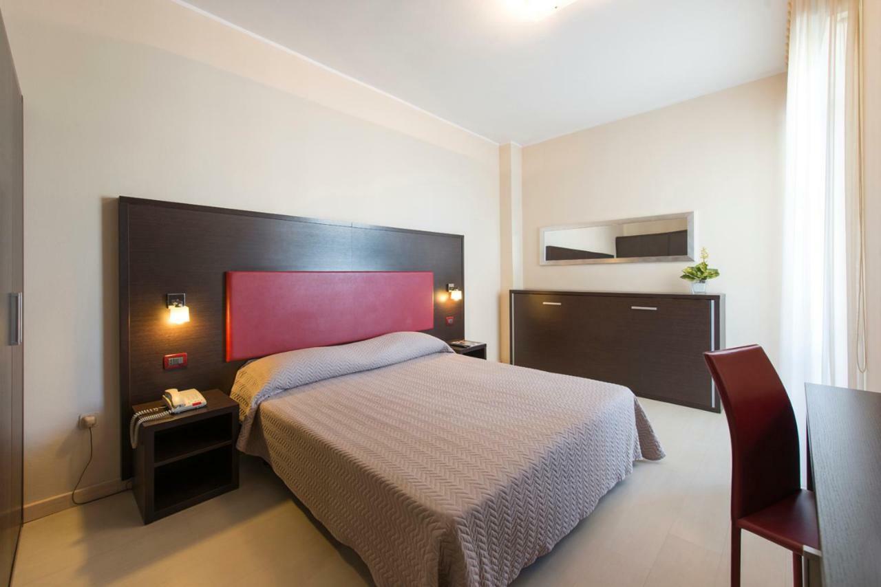 Grand Hotel Adriatico Montesilvano Bagian luar foto