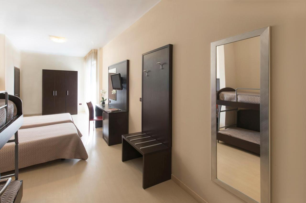 Grand Hotel Adriatico Montesilvano Bagian luar foto