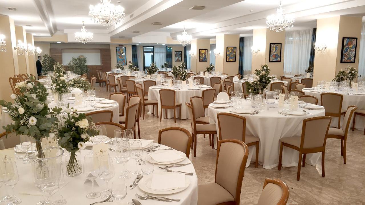 Grand Hotel Adriatico Montesilvano Bagian luar foto
